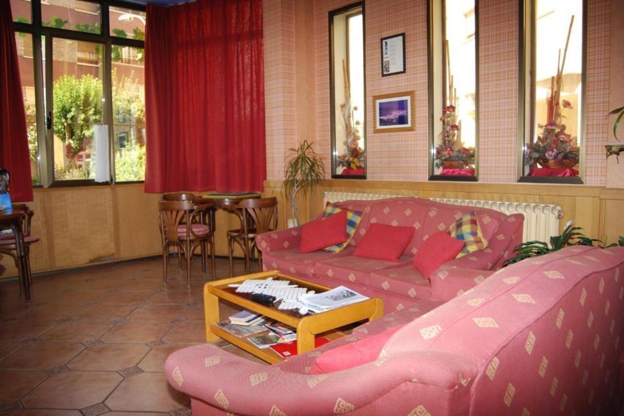 Hotel A Nieu Jaca Exterior photo