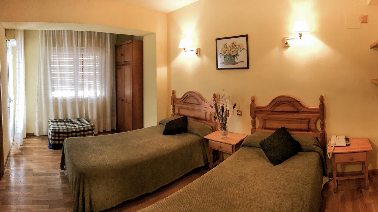 Hotel A Nieu Jaca Exterior photo